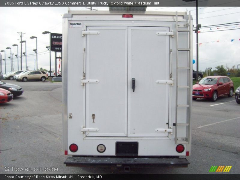 Oxford White / Medium Flint 2006 Ford E Series Cutaway E350 Commercial Utility Truck