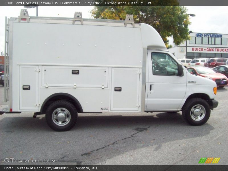 Oxford White / Medium Flint 2006 Ford E Series Cutaway E350 Commercial Utility Truck