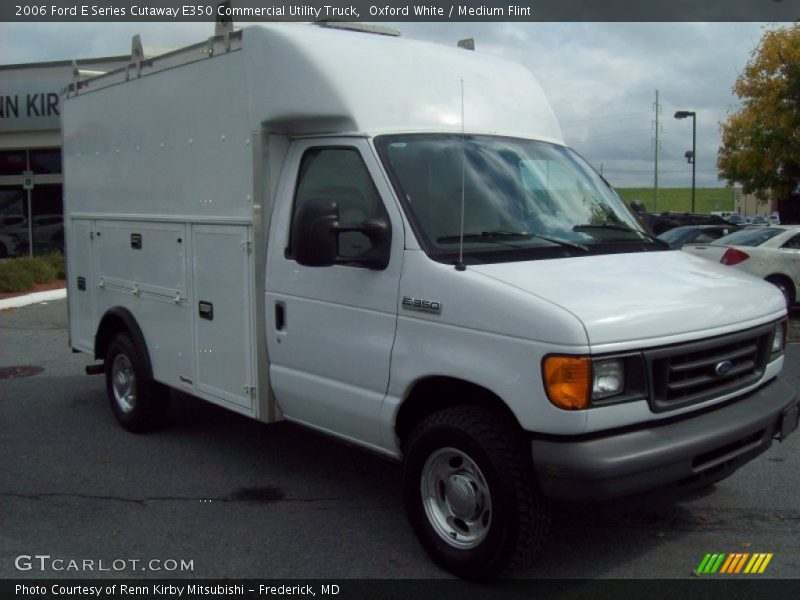 Oxford White / Medium Flint 2006 Ford E Series Cutaway E350 Commercial Utility Truck