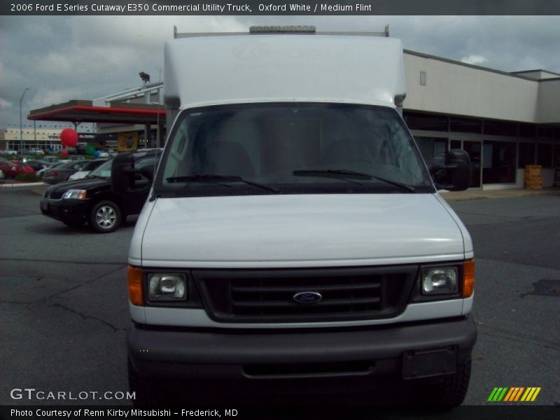 Oxford White / Medium Flint 2006 Ford E Series Cutaway E350 Commercial Utility Truck