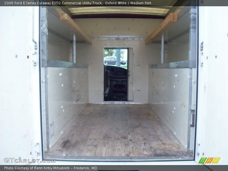 Oxford White / Medium Flint 2006 Ford E Series Cutaway E350 Commercial Utility Truck