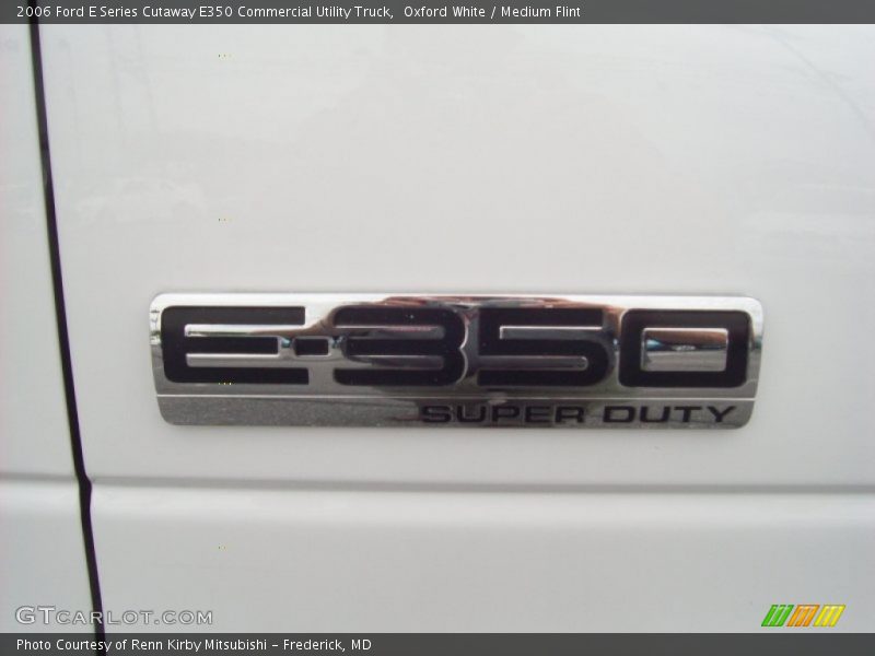 Oxford White / Medium Flint 2006 Ford E Series Cutaway E350 Commercial Utility Truck