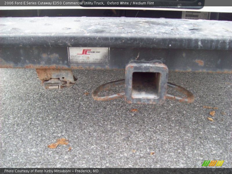 Oxford White / Medium Flint 2006 Ford E Series Cutaway E350 Commercial Utility Truck