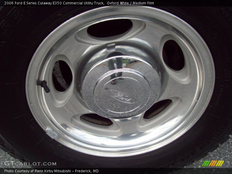 Oxford White / Medium Flint 2006 Ford E Series Cutaway E350 Commercial Utility Truck