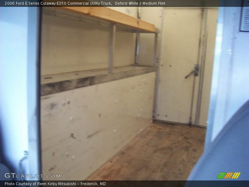 Oxford White / Medium Flint 2006 Ford E Series Cutaway E350 Commercial Utility Truck