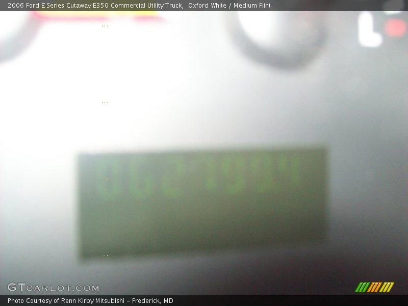 Oxford White / Medium Flint 2006 Ford E Series Cutaway E350 Commercial Utility Truck