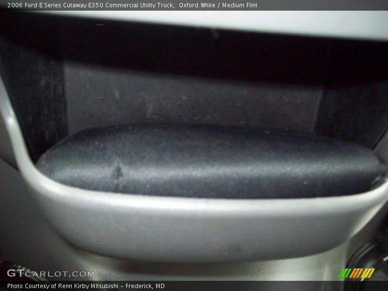 Oxford White / Medium Flint 2006 Ford E Series Cutaway E350 Commercial Utility Truck