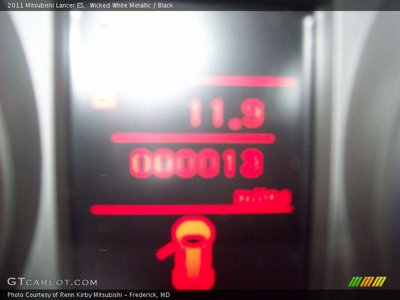 Wicked White Metallic / Black 2011 Mitsubishi Lancer ES