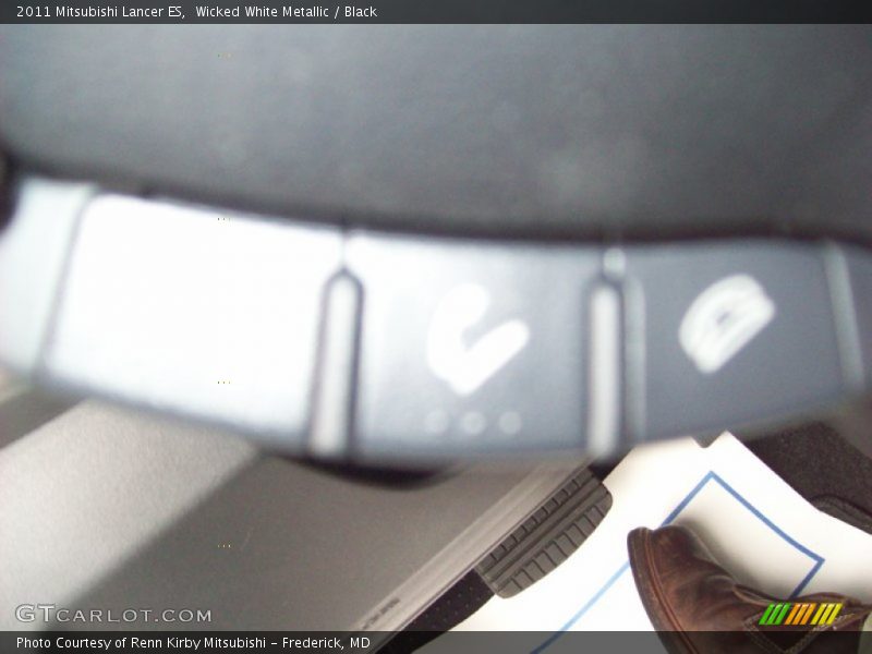 Wicked White Metallic / Black 2011 Mitsubishi Lancer ES
