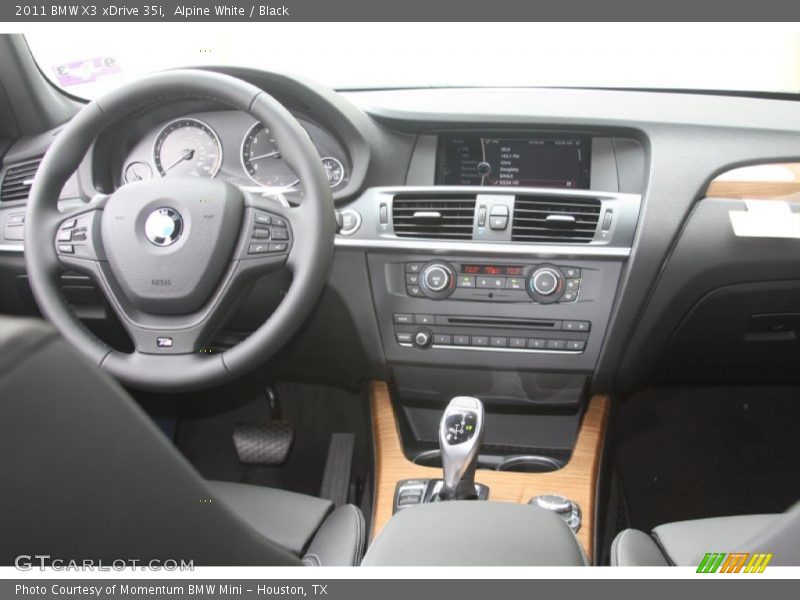 Dashboard of 2011 X3 xDrive 35i