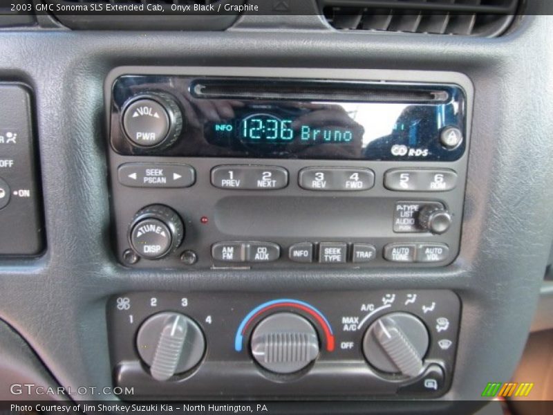 Audio System of 2003 Sonoma SLS Extended Cab