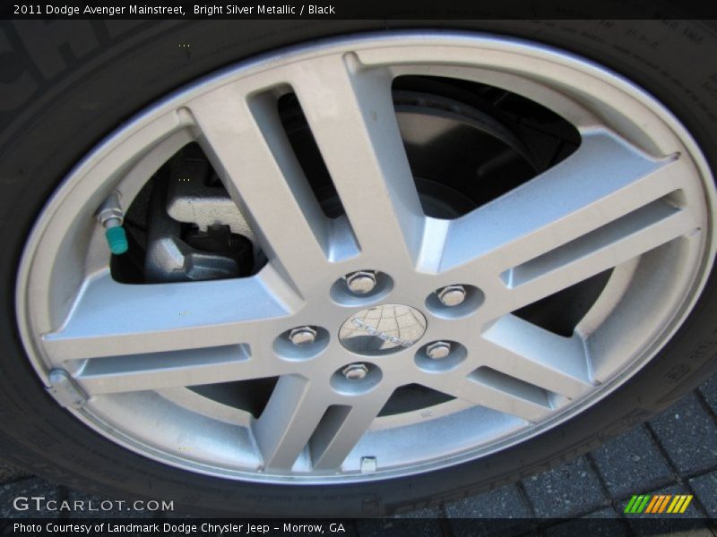 Bright Silver Metallic / Black 2011 Dodge Avenger Mainstreet