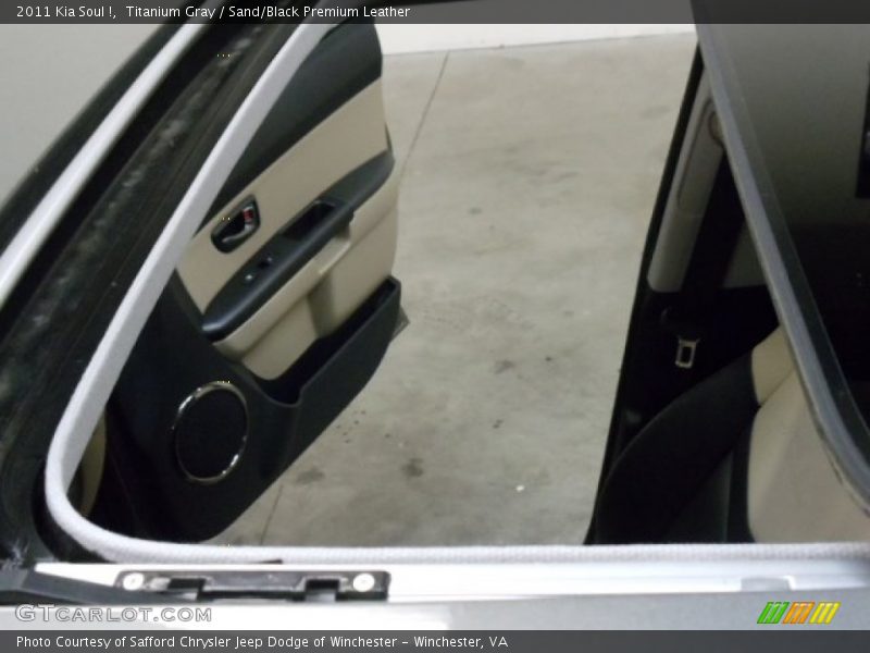 Titanium Gray / Sand/Black Premium Leather 2011 Kia Soul !