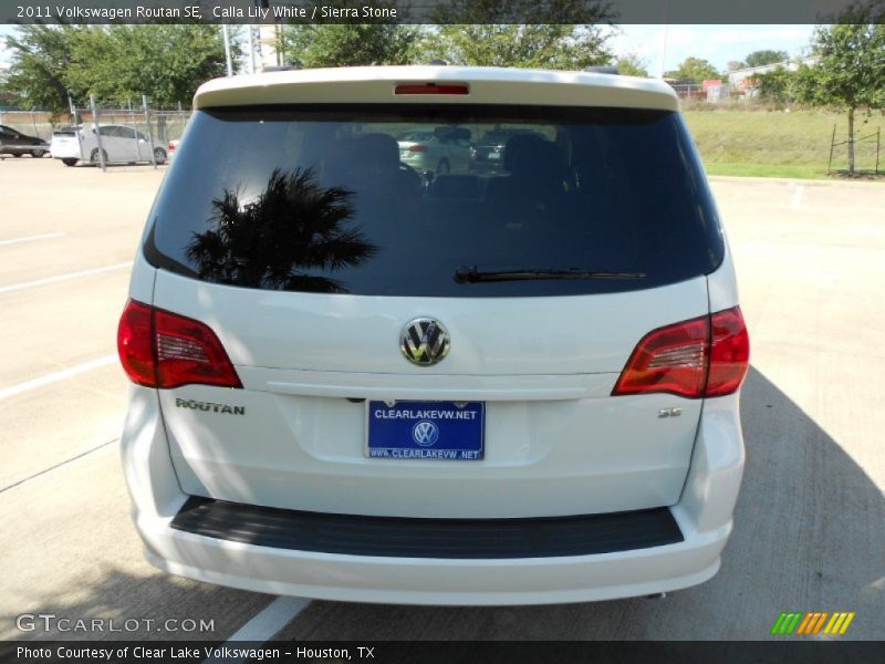 Calla Lily White / Sierra Stone 2011 Volkswagen Routan SE
