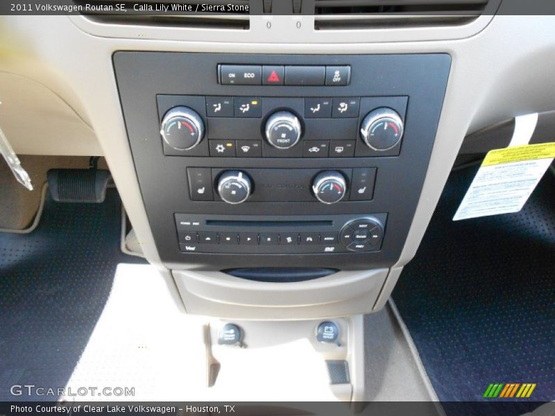 Calla Lily White / Sierra Stone 2011 Volkswagen Routan SE