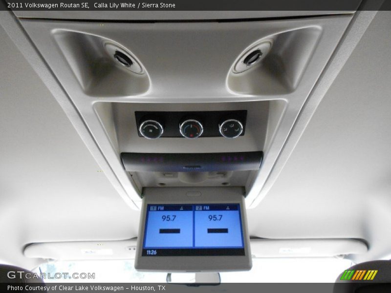 Calla Lily White / Sierra Stone 2011 Volkswagen Routan SE