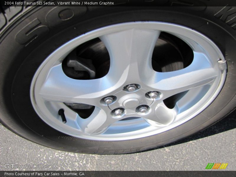 Vibrant White / Medium Graphite 2004 Ford Taurus SES Sedan
