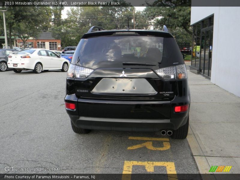 Labrador Black Pearl / Black 2010 Mitsubishi Outlander XLS 4WD
