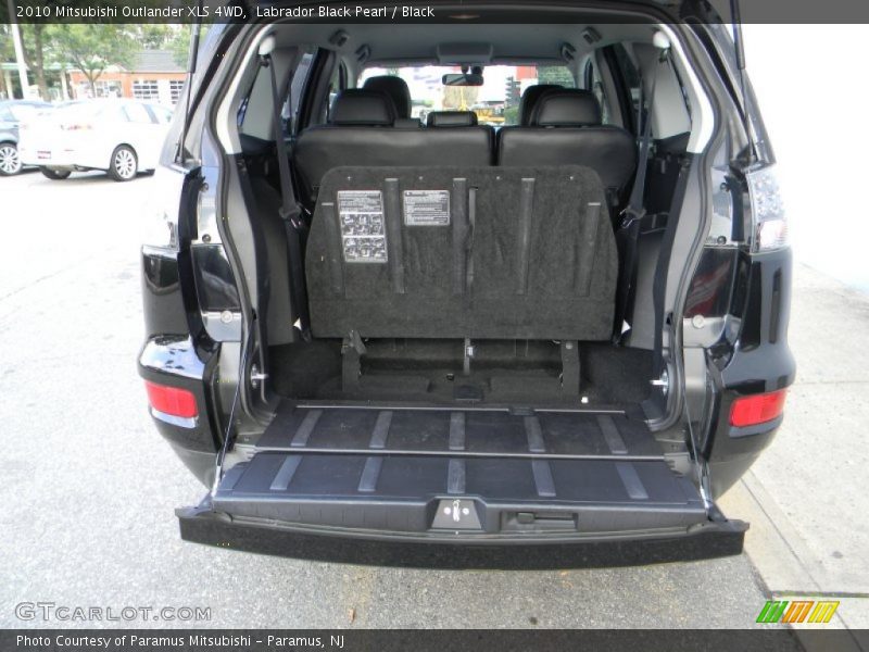  2010 Outlander XLS 4WD Trunk