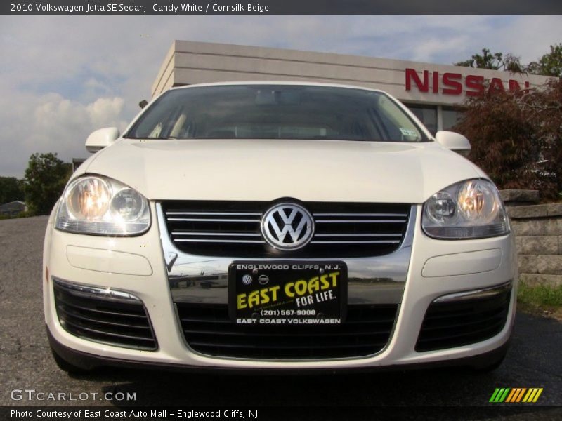 Candy White / Cornsilk Beige 2010 Volkswagen Jetta SE Sedan