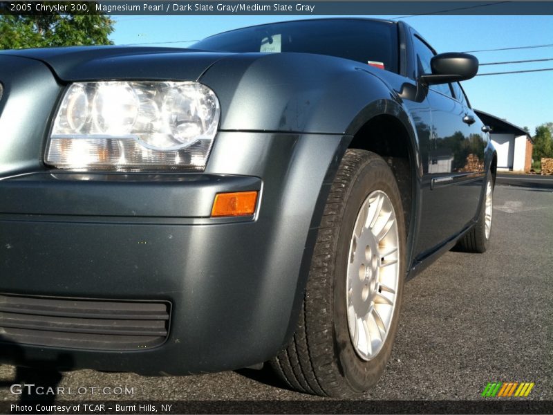 Magnesium Pearl / Dark Slate Gray/Medium Slate Gray 2005 Chrysler 300