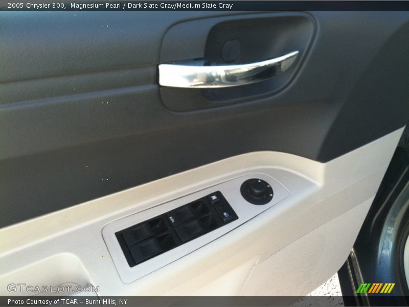 Magnesium Pearl / Dark Slate Gray/Medium Slate Gray 2005 Chrysler 300
