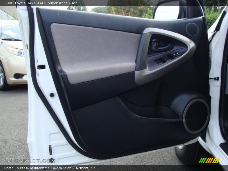 Super White / Ash 2006 Toyota RAV4 4WD
