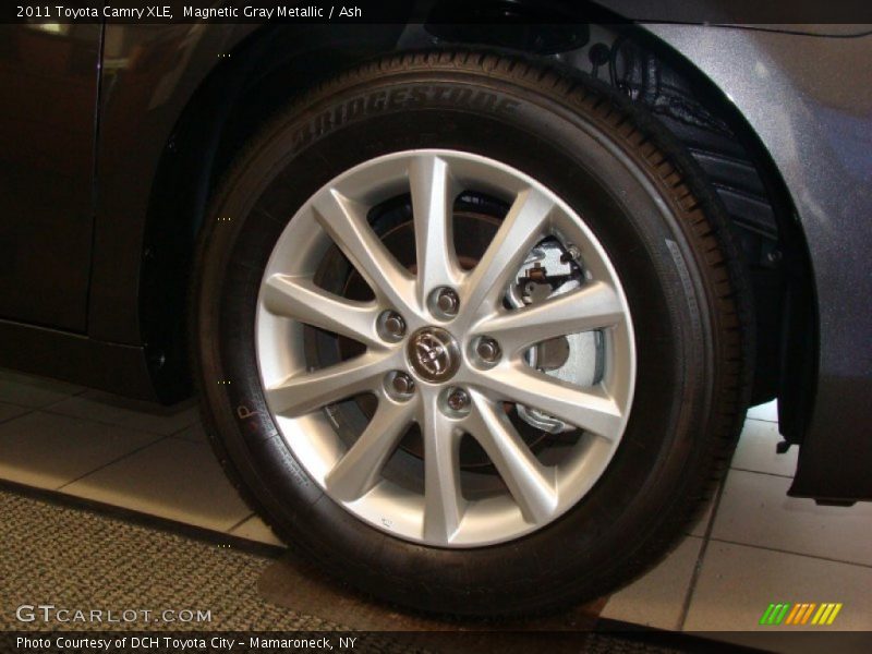 Magnetic Gray Metallic / Ash 2011 Toyota Camry XLE