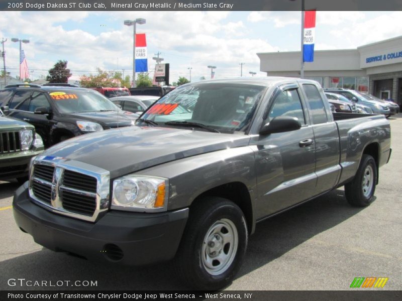 Mineral Gray Metallic / Medium Slate Gray 2005 Dodge Dakota ST Club Cab