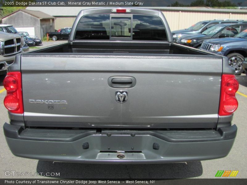  2005 Dakota ST Club Cab Mineral Gray Metallic