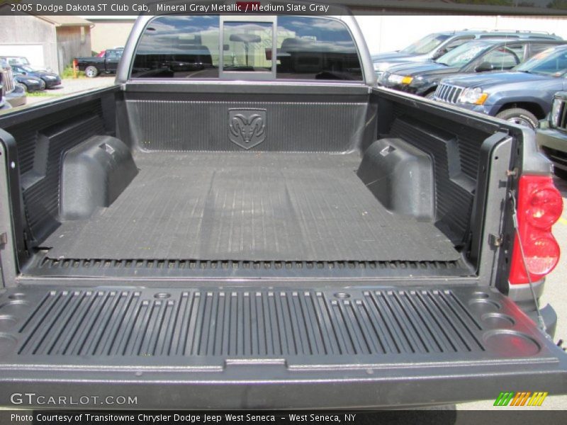  2005 Dakota ST Club Cab Trunk