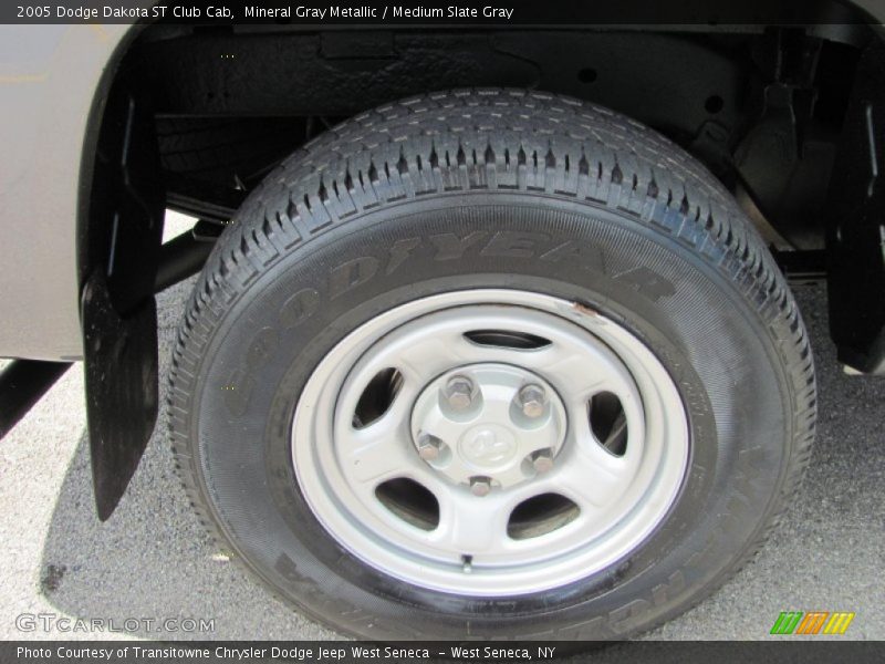  2005 Dakota ST Club Cab Wheel