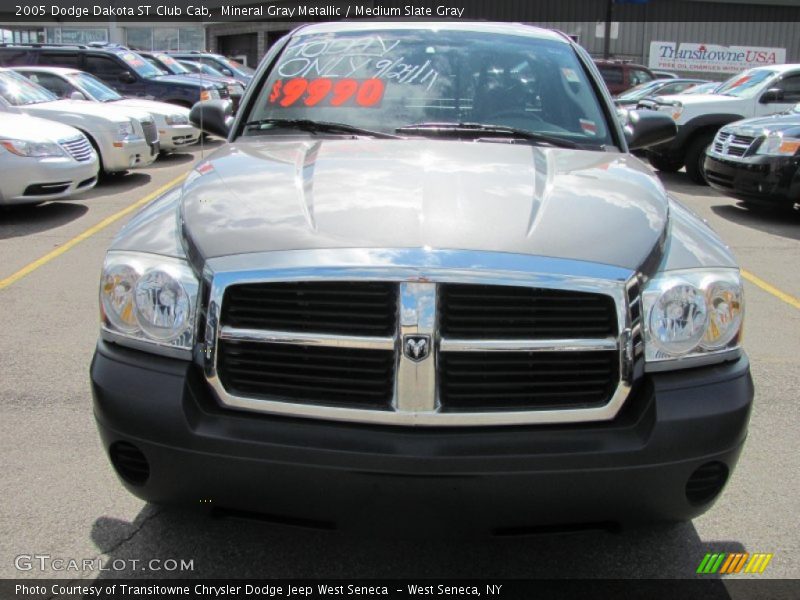 Mineral Gray Metallic / Medium Slate Gray 2005 Dodge Dakota ST Club Cab