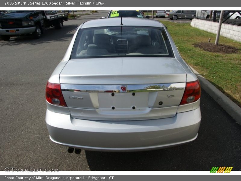 Silver Platinum / Grey 2005 Saturn L Series L300 Sedan