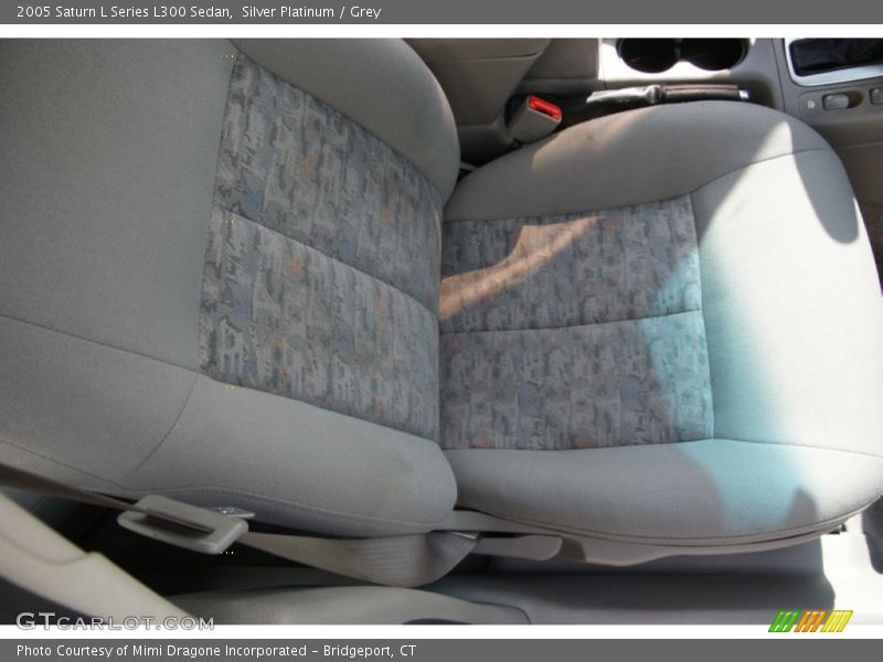 Silver Platinum / Grey 2005 Saturn L Series L300 Sedan