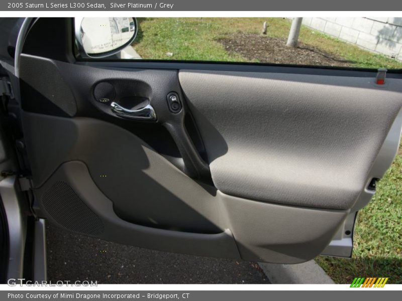 Silver Platinum / Grey 2005 Saturn L Series L300 Sedan