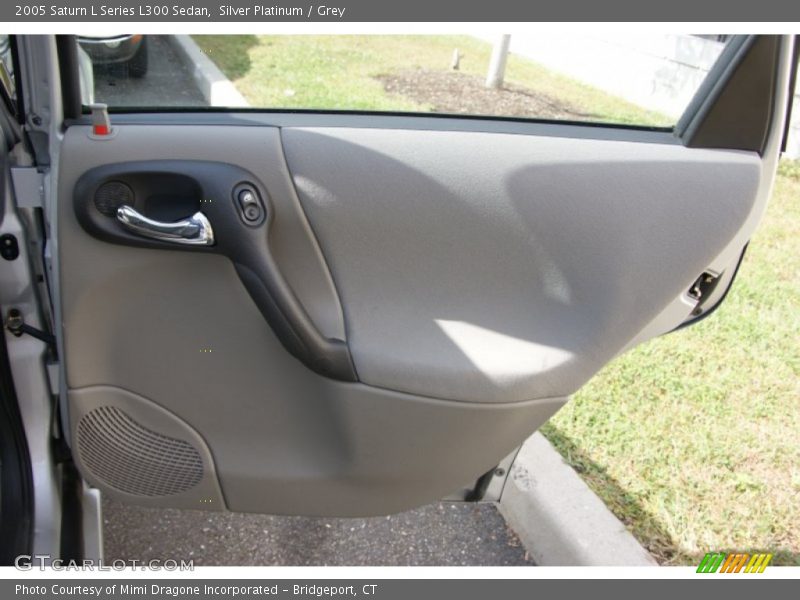 Silver Platinum / Grey 2005 Saturn L Series L300 Sedan
