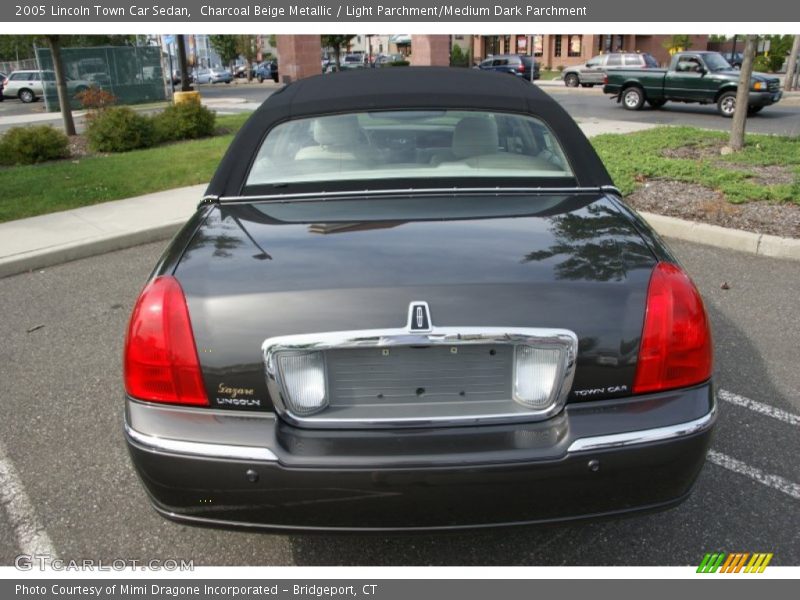 Charcoal Beige Metallic / Light Parchment/Medium Dark Parchment 2005 Lincoln Town Car Sedan