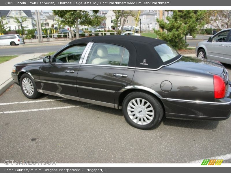 Charcoal Beige Metallic / Light Parchment/Medium Dark Parchment 2005 Lincoln Town Car Sedan