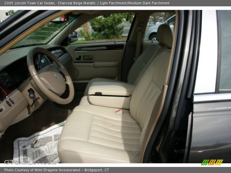 Charcoal Beige Metallic / Light Parchment/Medium Dark Parchment 2005 Lincoln Town Car Sedan