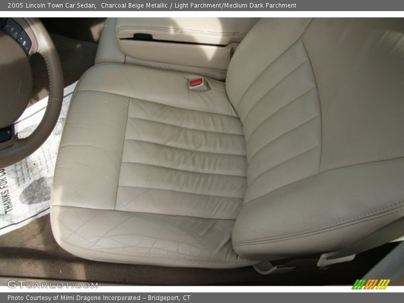 Charcoal Beige Metallic / Light Parchment/Medium Dark Parchment 2005 Lincoln Town Car Sedan