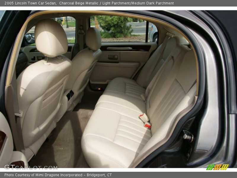 Charcoal Beige Metallic / Light Parchment/Medium Dark Parchment 2005 Lincoln Town Car Sedan