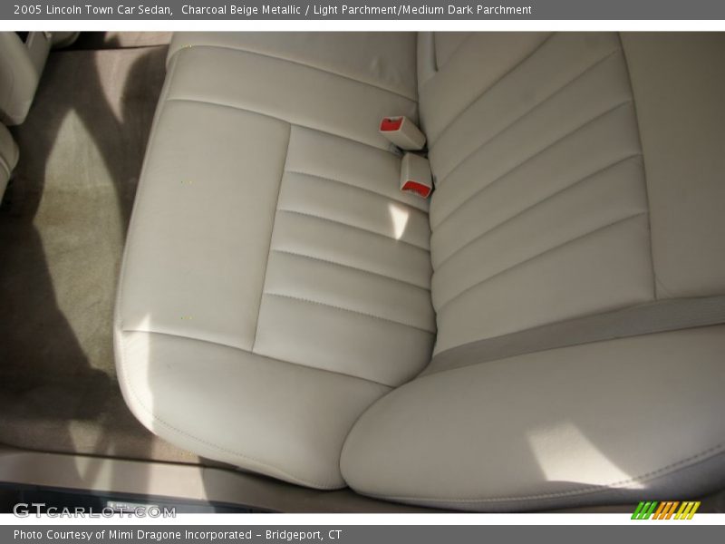 Charcoal Beige Metallic / Light Parchment/Medium Dark Parchment 2005 Lincoln Town Car Sedan