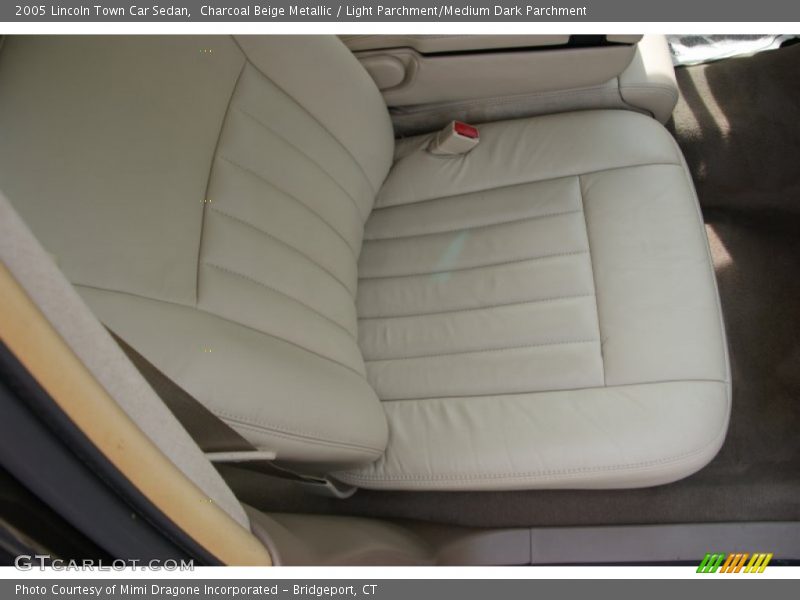 Charcoal Beige Metallic / Light Parchment/Medium Dark Parchment 2005 Lincoln Town Car Sedan