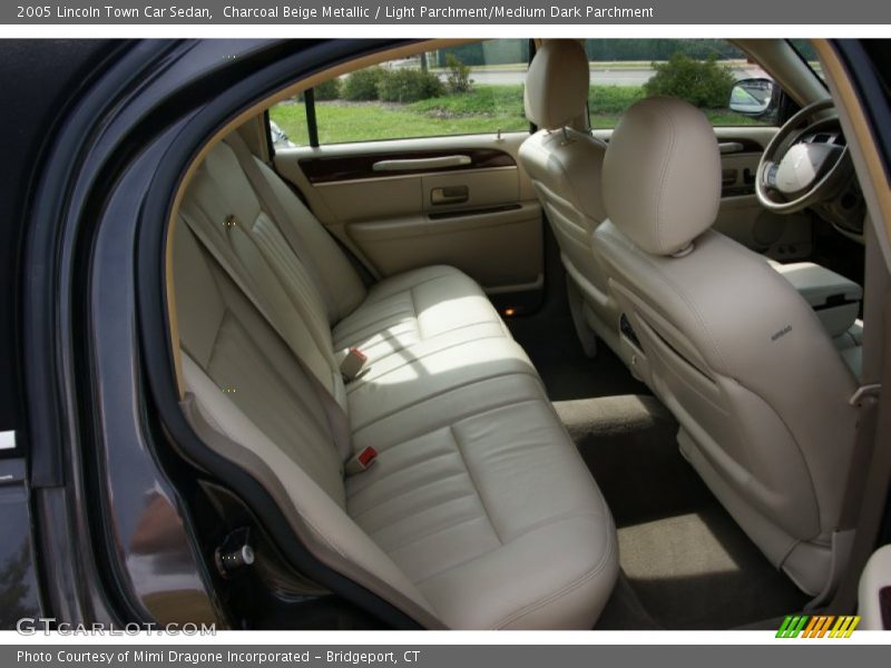 Charcoal Beige Metallic / Light Parchment/Medium Dark Parchment 2005 Lincoln Town Car Sedan