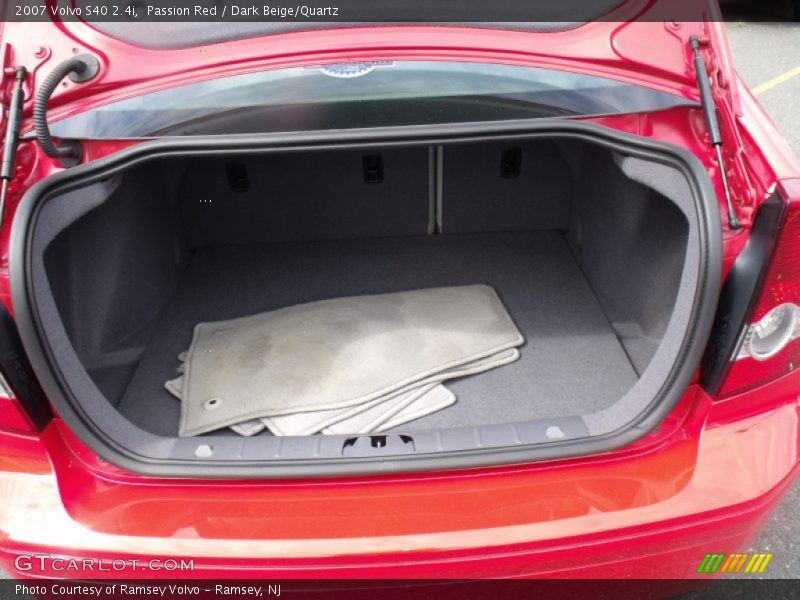 Passion Red / Dark Beige/Quartz 2007 Volvo S40 2.4i