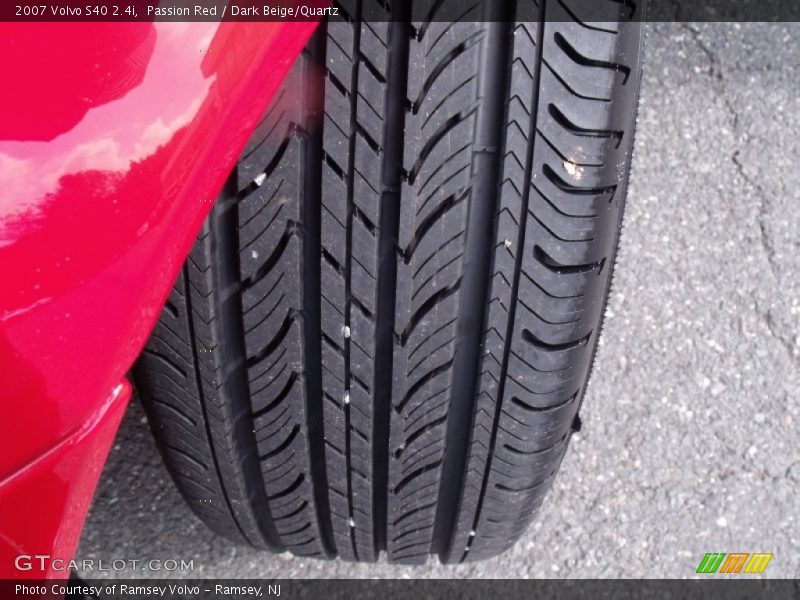Passion Red / Dark Beige/Quartz 2007 Volvo S40 2.4i