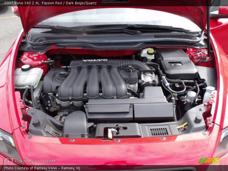 Passion Red / Dark Beige/Quartz 2007 Volvo S40 2.4i