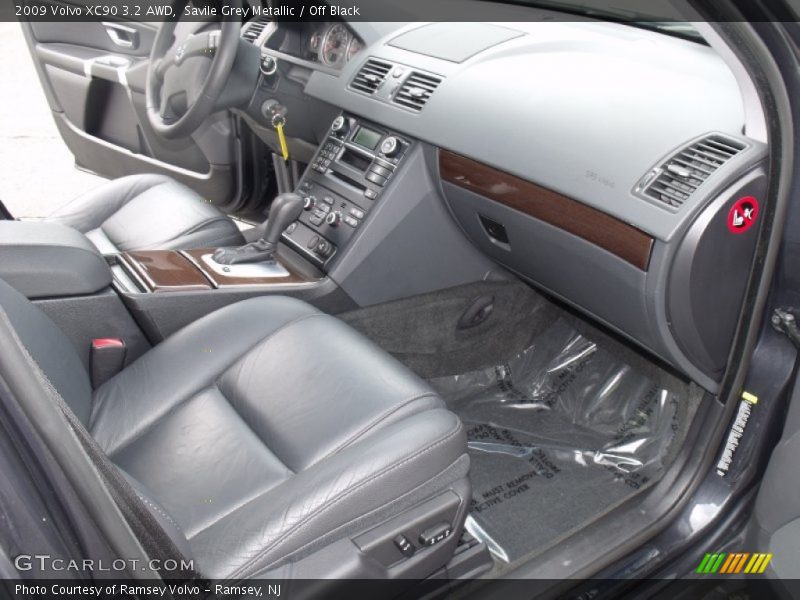 Dashboard of 2009 XC90 3.2 AWD