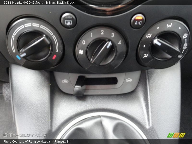 Controls of 2011 MAZDA2 Sport